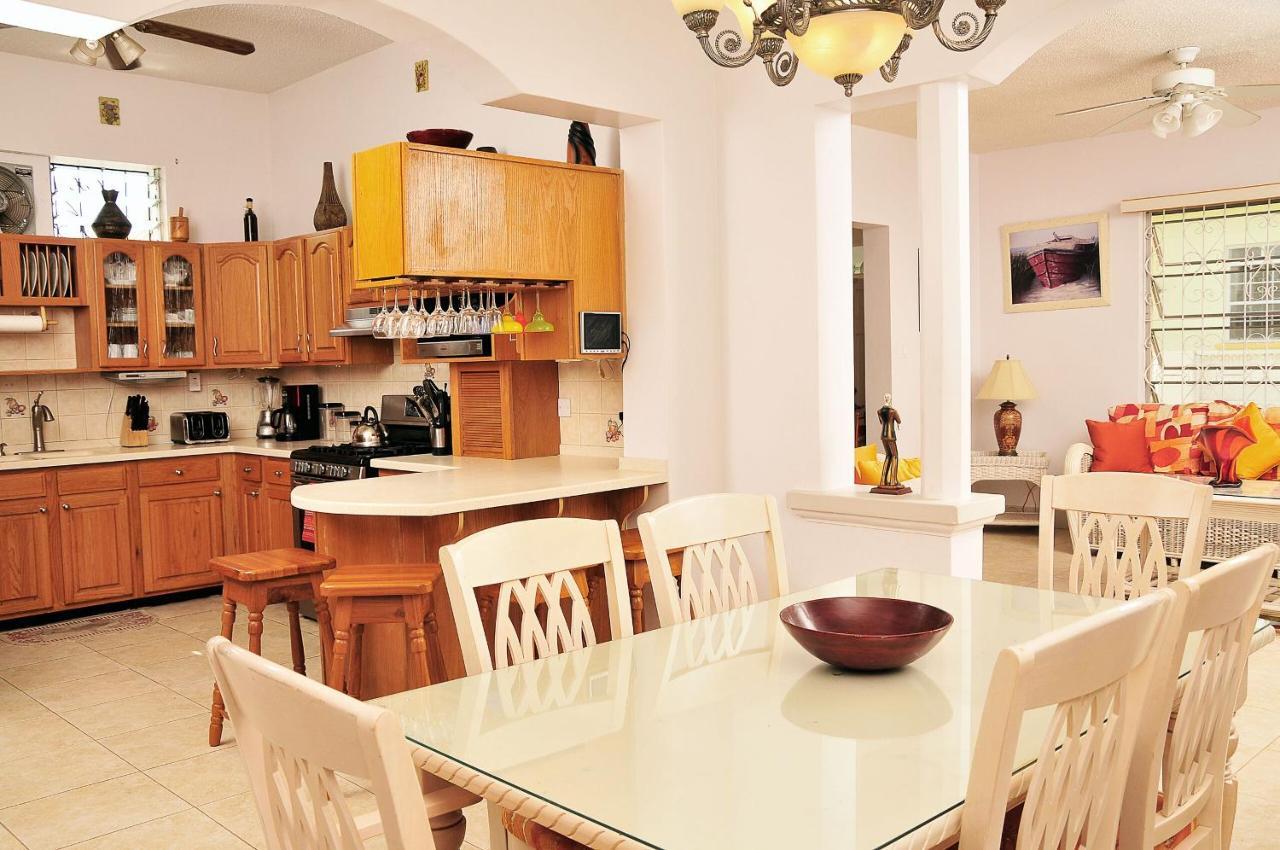 Welcome To The Unpretentious And Breezy Graceville, Steps Away From The Beach Saint James Eksteriør billede
