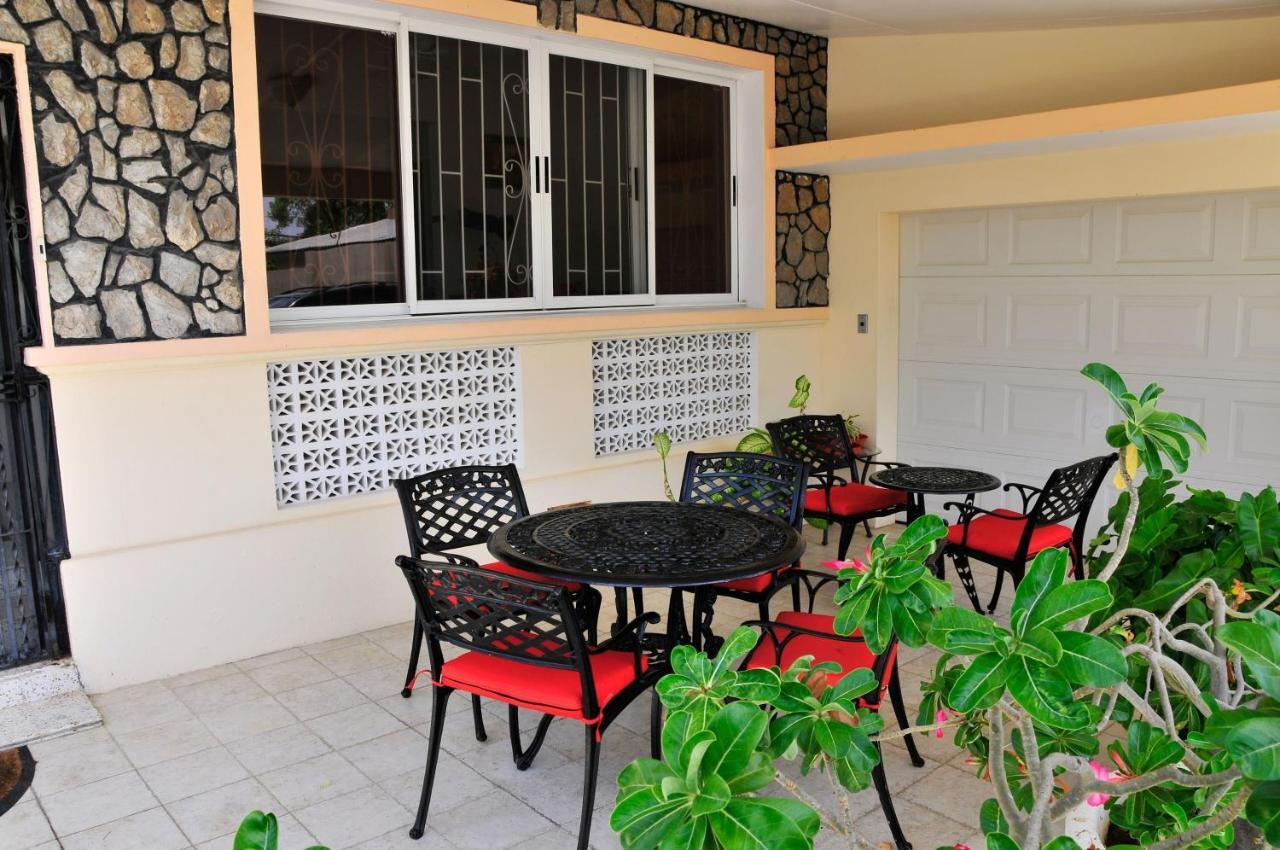 Welcome To The Unpretentious And Breezy Graceville, Steps Away From The Beach Saint James Eksteriør billede