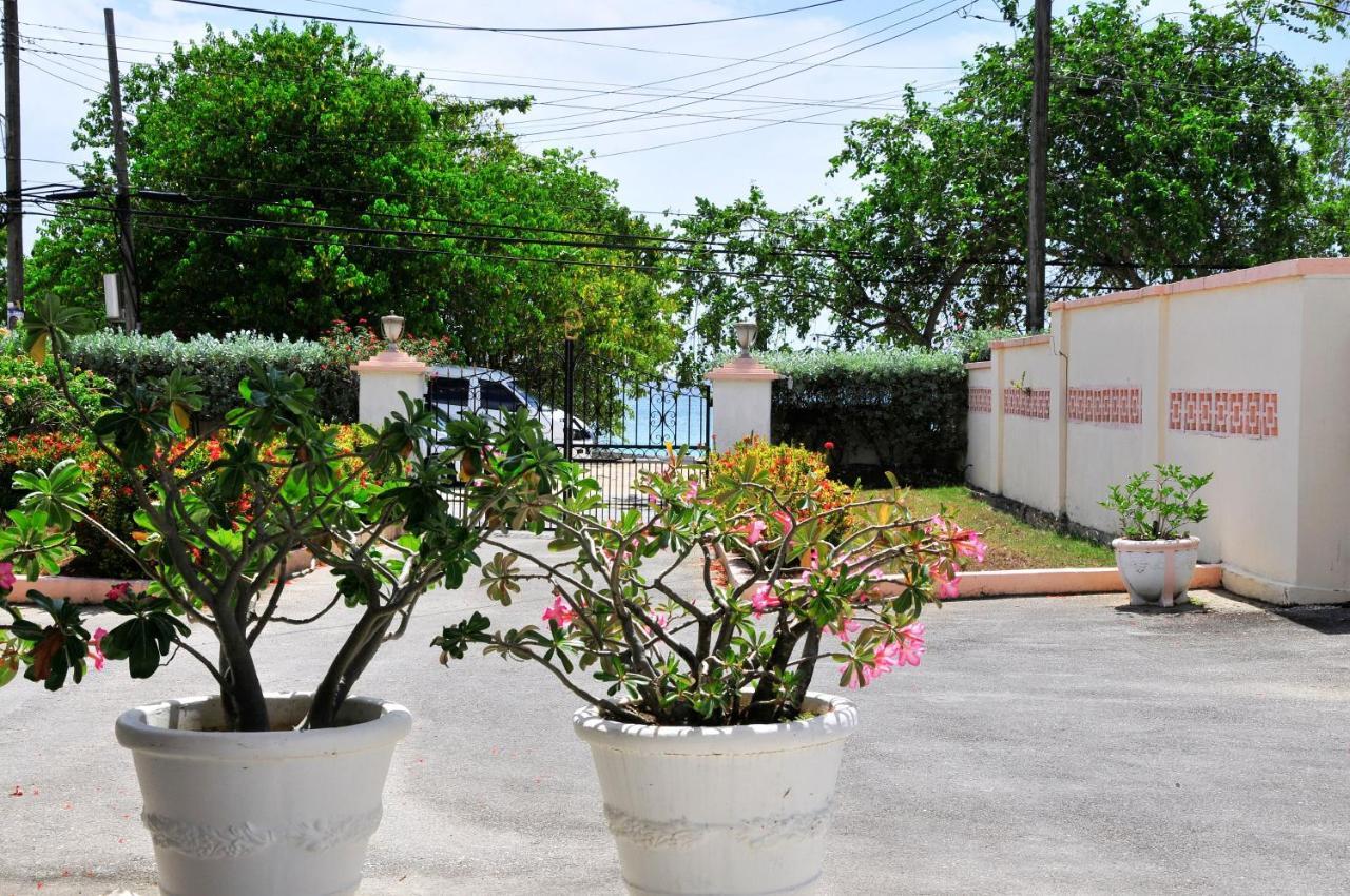 Welcome To The Unpretentious And Breezy Graceville, Steps Away From The Beach Saint James Eksteriør billede