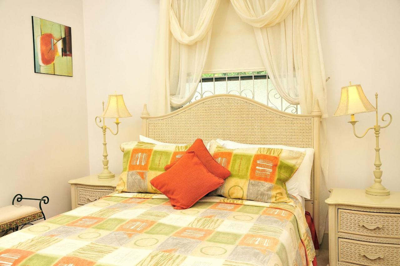 Welcome To The Unpretentious And Breezy Graceville, Steps Away From The Beach Saint James Eksteriør billede