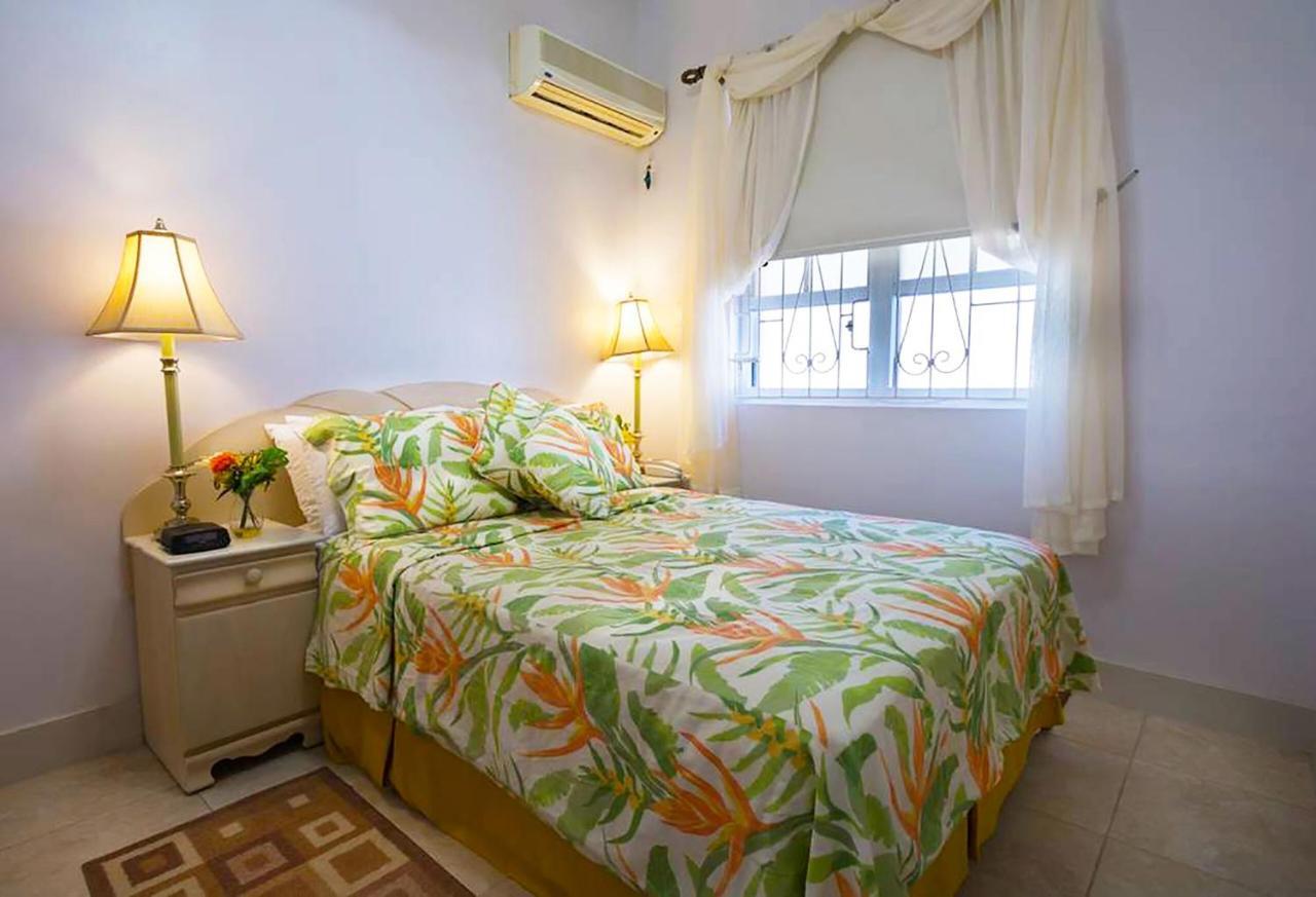 Welcome To The Unpretentious And Breezy Graceville, Steps Away From The Beach Saint James Eksteriør billede