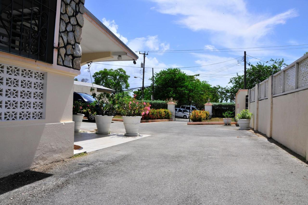 Welcome To The Unpretentious And Breezy Graceville, Steps Away From The Beach Saint James Eksteriør billede