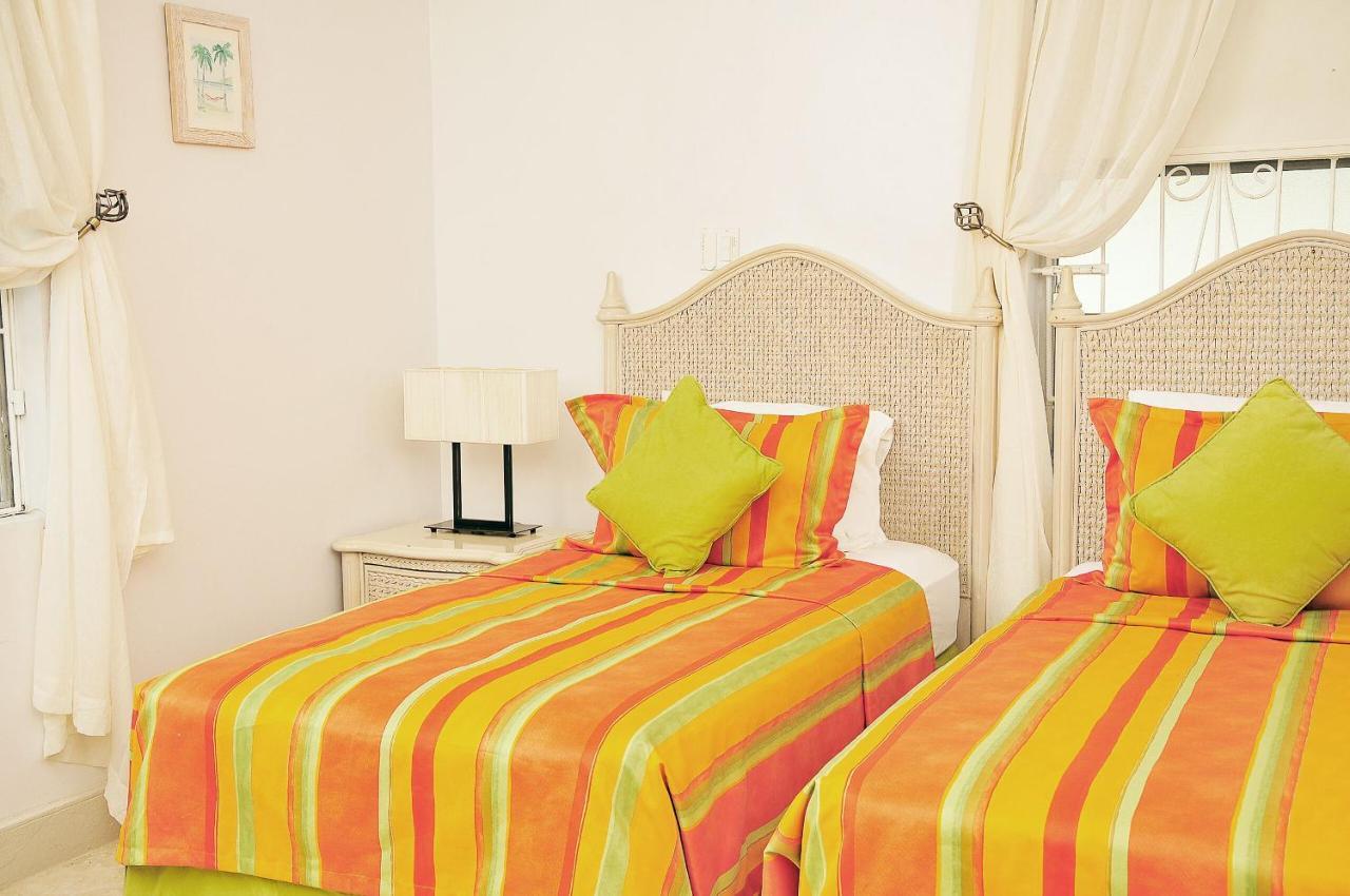 Welcome To The Unpretentious And Breezy Graceville, Steps Away From The Beach Saint James Eksteriør billede